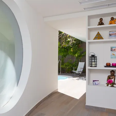 Adrian Colon Guanahani Adultos Only מלון